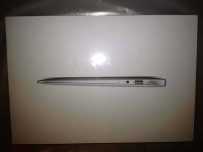 ПРОДАЕТСЯ MACBOOK AIR, НОВЫЙ .