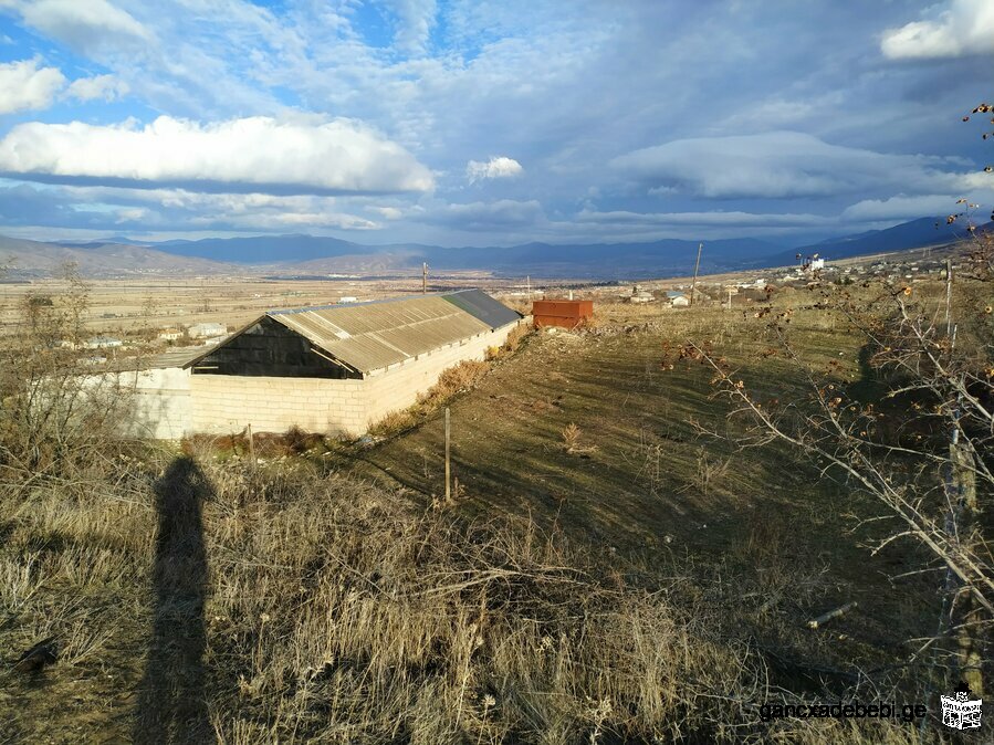 იყიდება ჩარდახში (მცხეთა) შენობა მიწის ნაკვეთით.