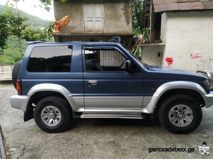 MITSUBISHI PAJERO