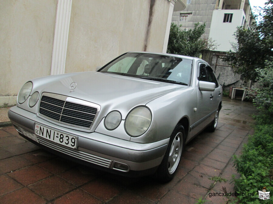 iyideba MERCEDES-BENZ E 220