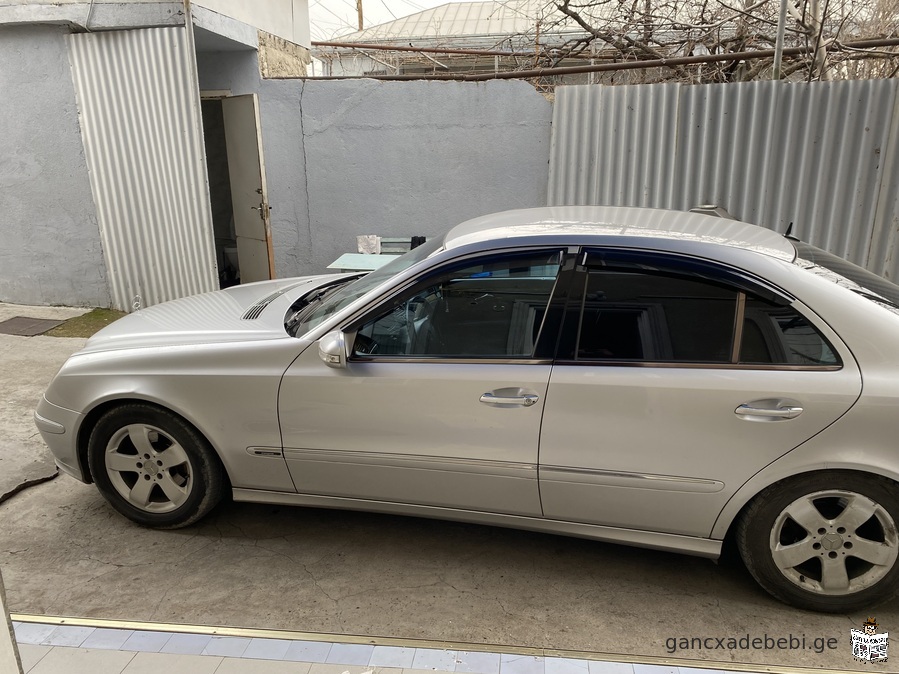 Mercedes Benz W211