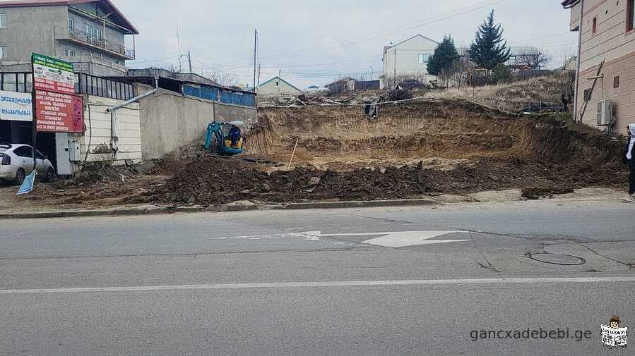 qiravdeba komerciuli miwa,gamodgeba nebismier saqmianobisTvis