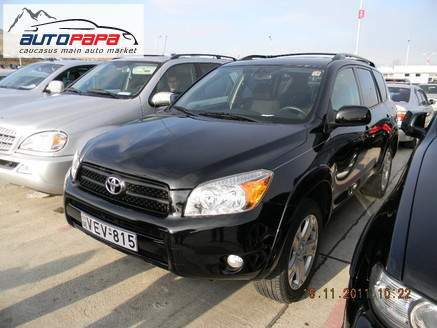 toiota rav 4 idealur mdgomareobaSi