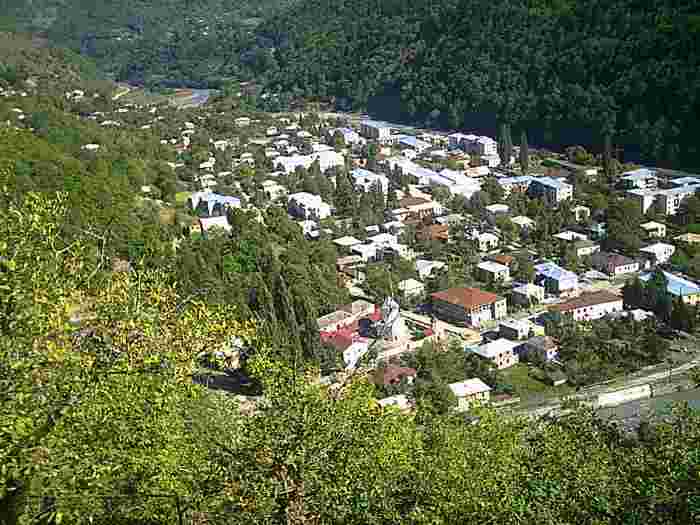 ქირავდება სახლი ლენტეხში უცხოელებზე