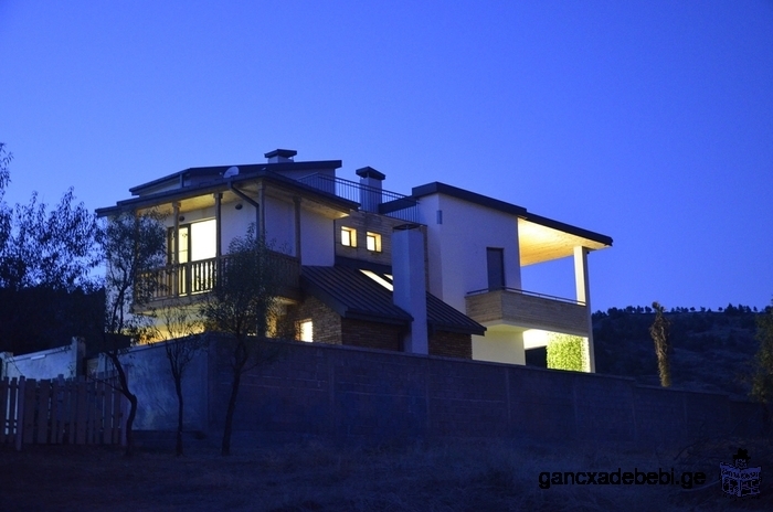 magnifique maison avec superbe vue sur la montagne et la ville