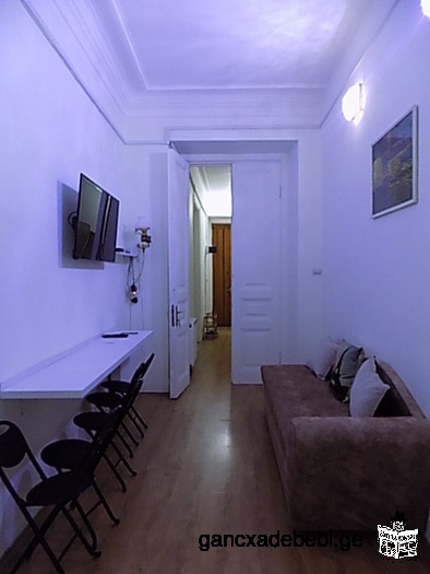 4-room hotel for rent $ 580, in the city center, behind the Opera House.