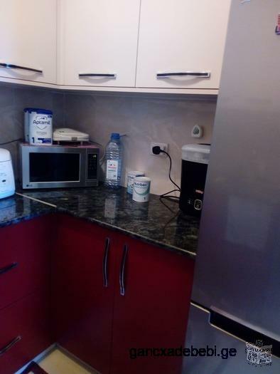 A superbly renovated, three bedroom flat to rent . Available immediately! ( Student Friendly)