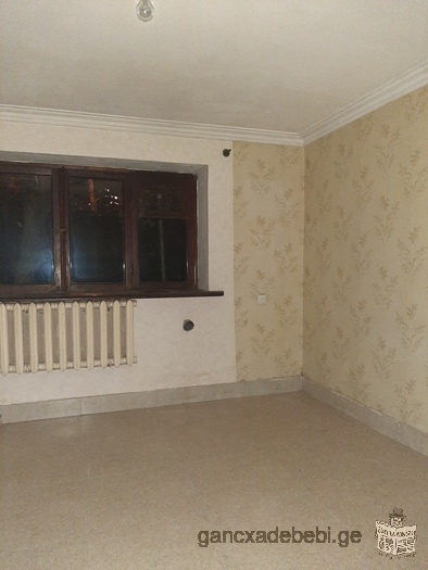 First floor of house for rent. It has bath an toilet, heating, hot water, internet. with or without