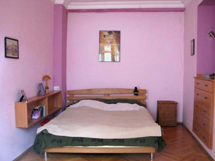 For daily rent, one bedroom apartment, in Sololaki (old town)
