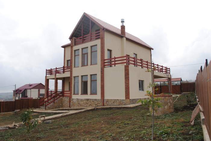 For sale private summer house in Tsavkisi, 6 km from Tbilisi downtown.