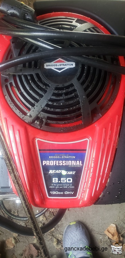 High pressure water cleaner on gasolin