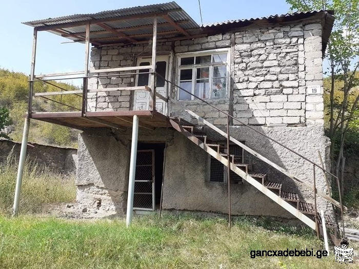 House for sale, 2250 m2 of land full of fruit trees. The house is to be renovated