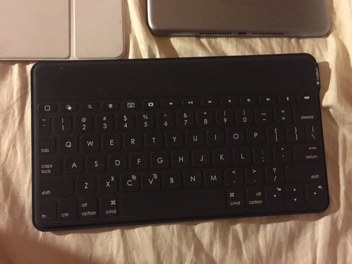 IPAD FOR SALE WITH CASE AND KEYBOARD