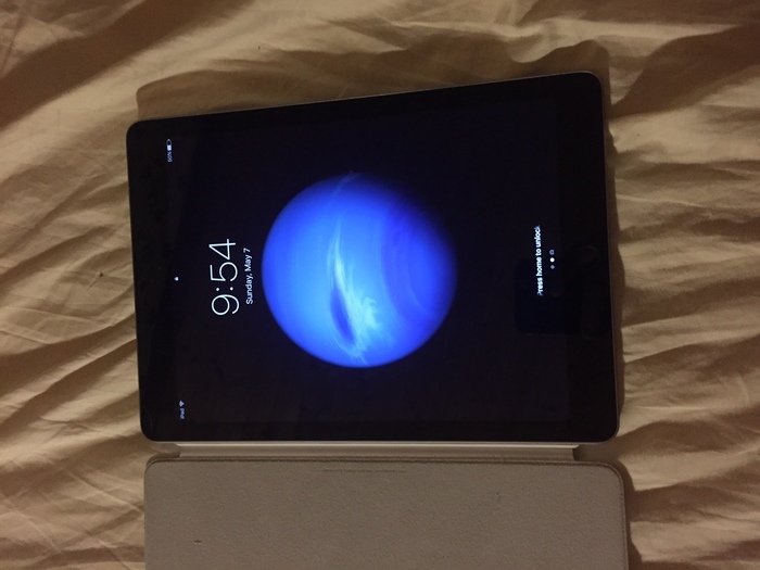 IPAD FOR SALE WITH CASE AND KEYBOARD