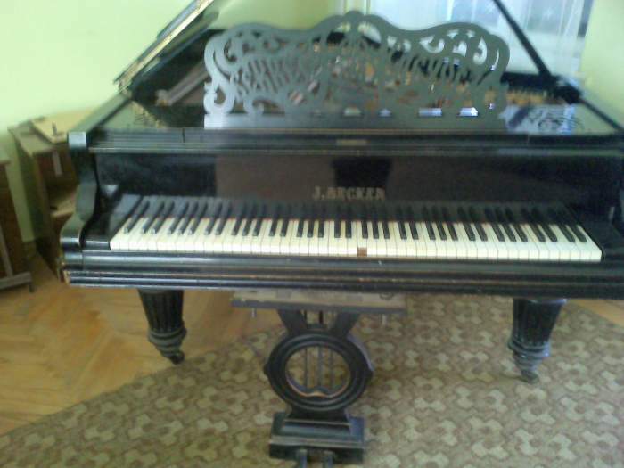 Nineteenth-century grand piano, "Becker" is cheap