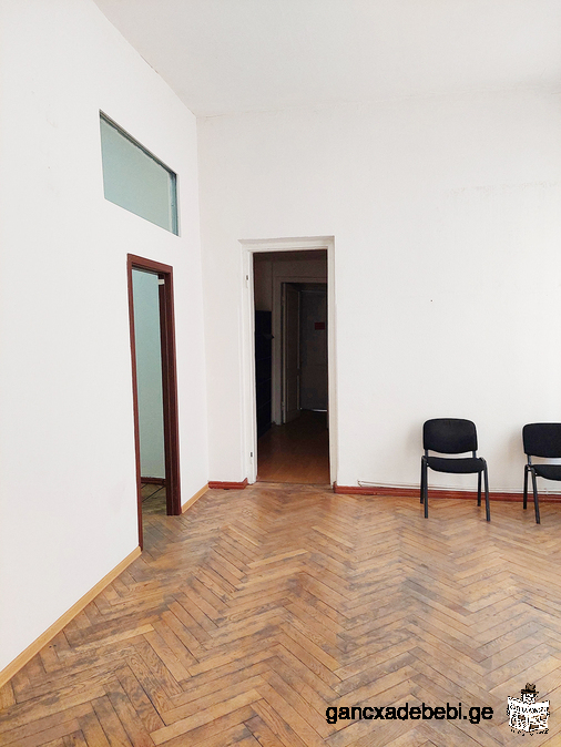 Office for rent, second floor with separate entrance on Meliqishvili avenue.