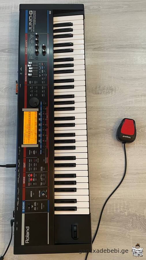 Roland JUNO-G SYNTHESIZER $500 (case and pedal included)