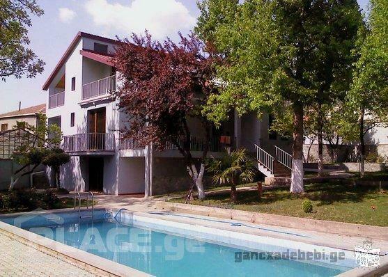 Super villa with pool and garden in Dighomi