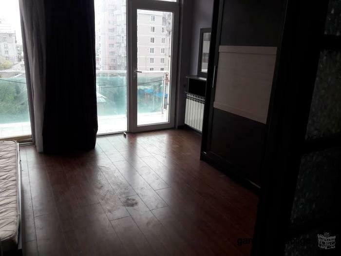 selling flat with 3 rooms