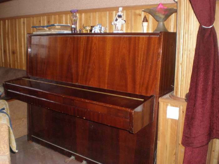 selling pianos