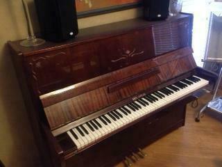 selling the piano, in very good condition.