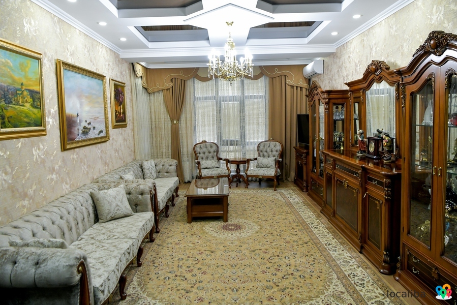 A Kutaisi, dans le quartier central de la ville, Balakhvani, un appartement de 5 pièces est à vendre