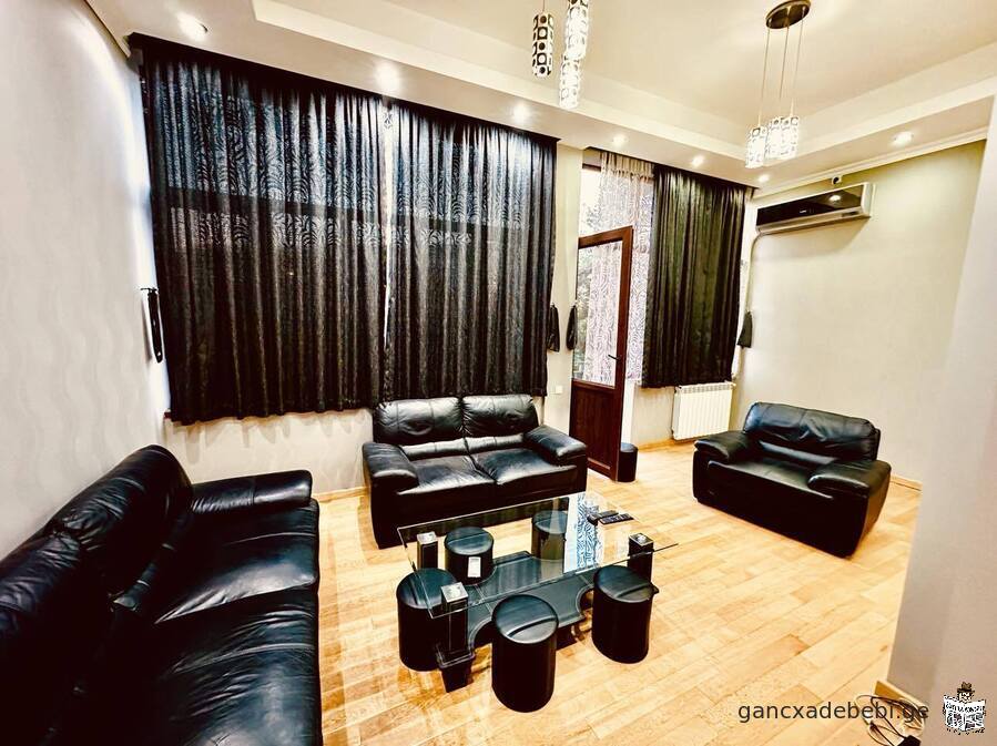 Appartement de 3 pièces à louer dans une maison aitypique à Saburtalo rue Khilian