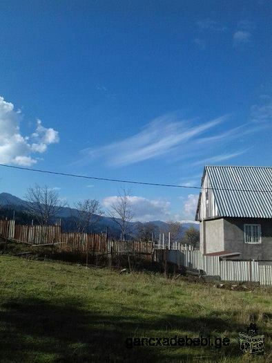 Borjomi village région Mzetamze de terrain pour la moitié de logement 17 miasedi cadeau nakhevapi de
