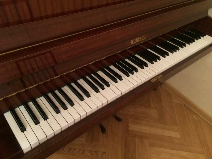 იყიდება გერმანული პიანინო როინიში
