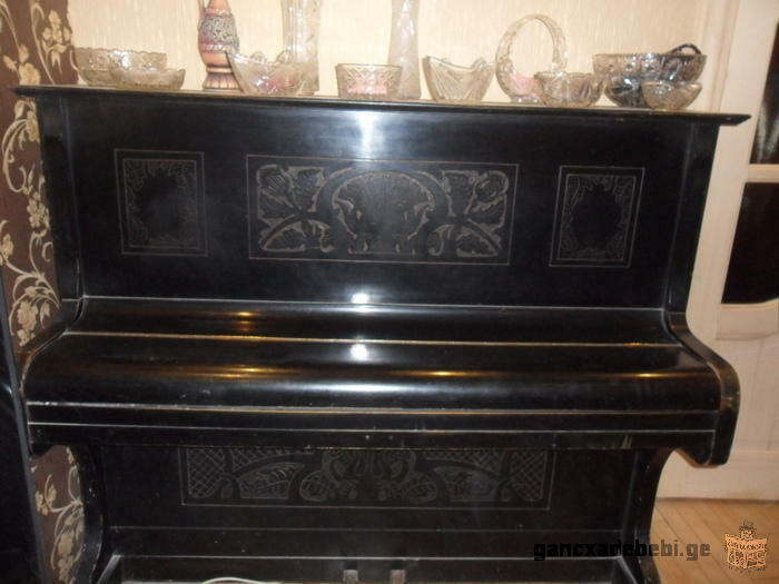 იყიდება ძველებური შავი პიანონო