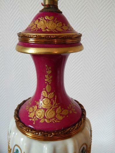 იყიდება 19 საუკუნის ფრანგული (SEVRES) კონსოლის ვაზა-ლამპა.
