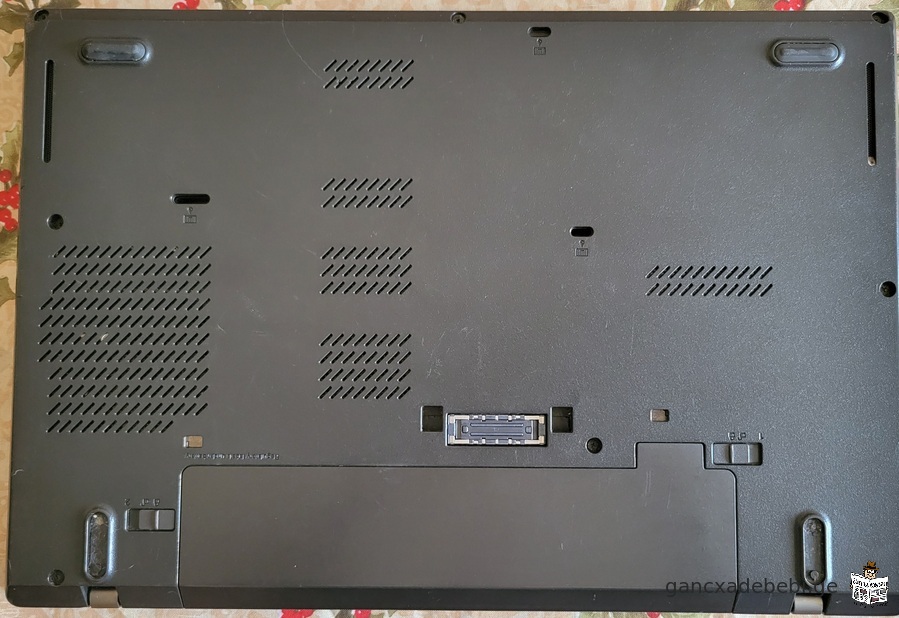 Lenovo ThinkPad L460 RAM-8GB, HDD-500GB კლავიატურის ჩარჩოს კუთხეებში მცირე დაზიანება