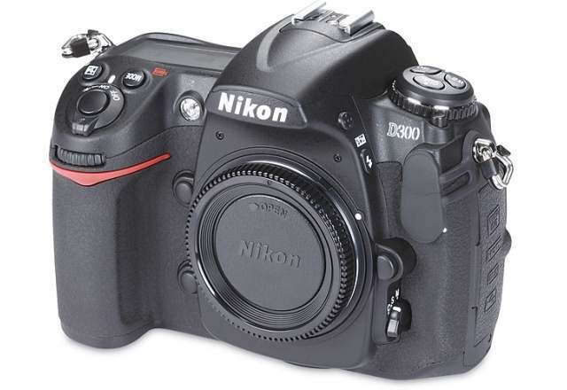 Nikon D300 საუკეთესო მდგომარეობაში.