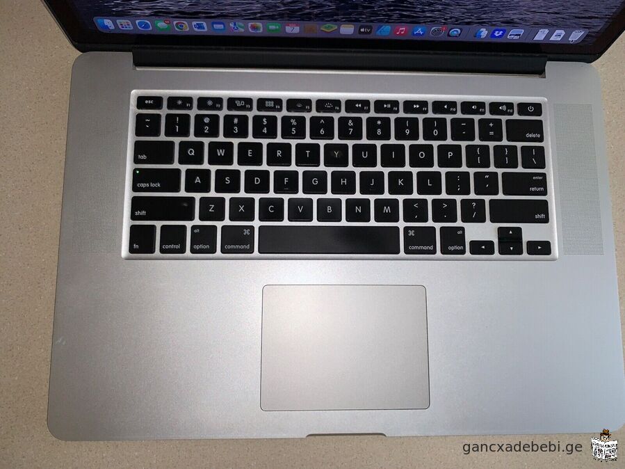 saswrafod iyideba MacBook Pro 15" Retina Mid 2015 kargi mdgomareobiT moyveba Tavisi qeisi saCuqrad