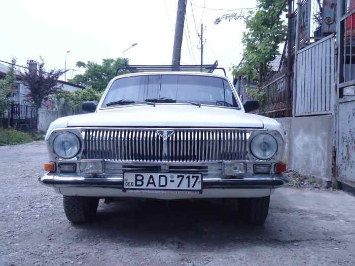 vyidi msubuq avtomobils,modeli GAZ-24"Volga",gamoSvebis weli 1976