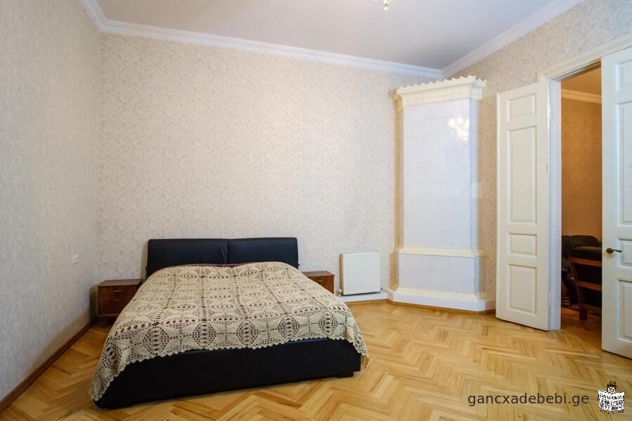 Продается в Старом Тбилиси, на Плеханова, возле метро Марджанишвили хорошая квартира 150 кв.м