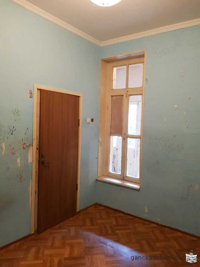Продается дом в так называемом ‘’Итальянском дворике’’ в районе Чугурети (старый Тбилиси).