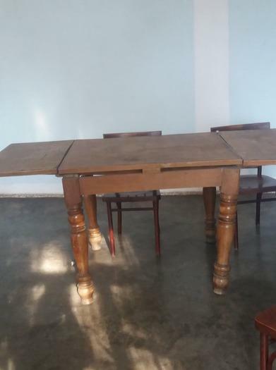 Продается старинный стол из дерева. Ручная работа