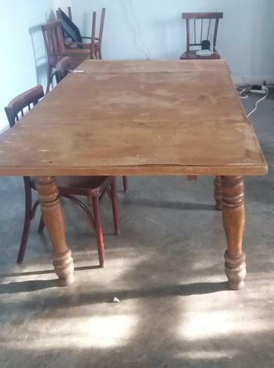 Продается старинный стол из дерева. Ручная работа