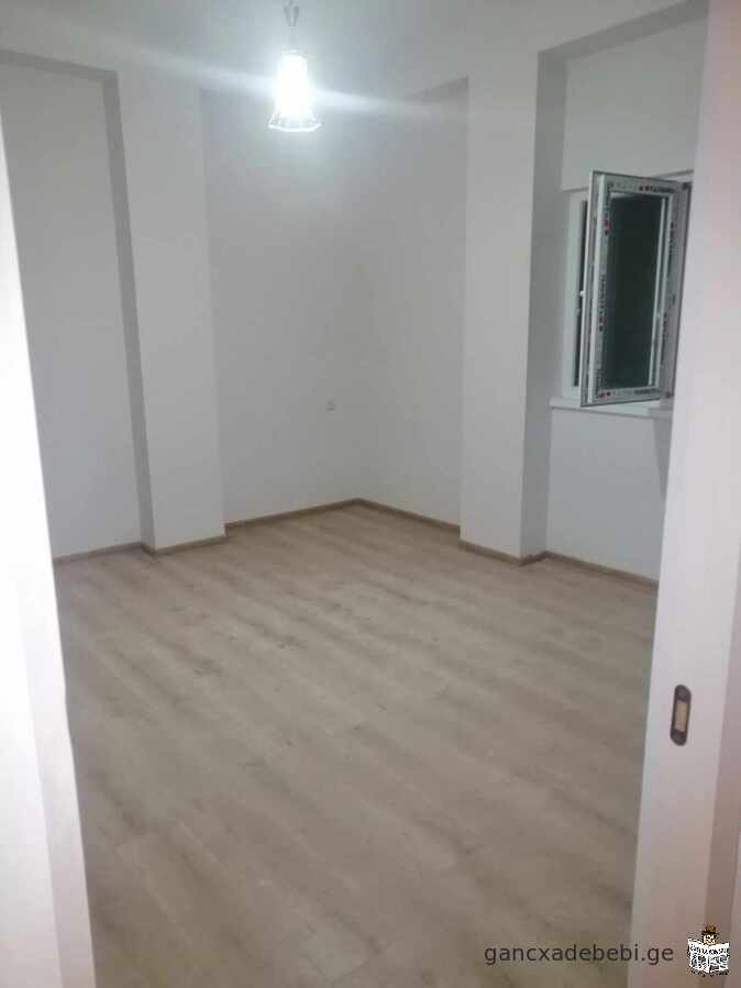 Продается 3-комнатная квартира в новостройке в центре Тбилиси на Сололаке.