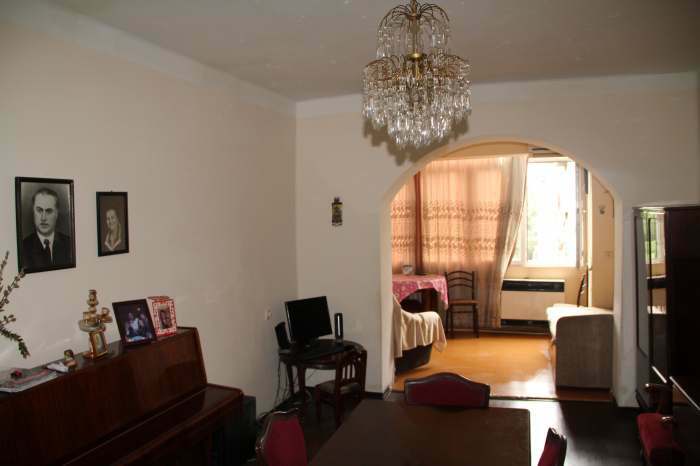Продается 3x комнатная квартира в центре города – Сабуртало у мединститута.
