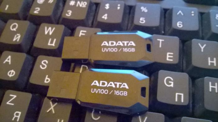 Продаются две флешки фирмы ADATA 16 GB.