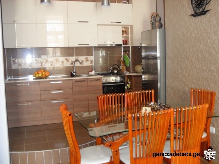 Продаю двухкомнатную квартиру в самом центре города Тбилиси