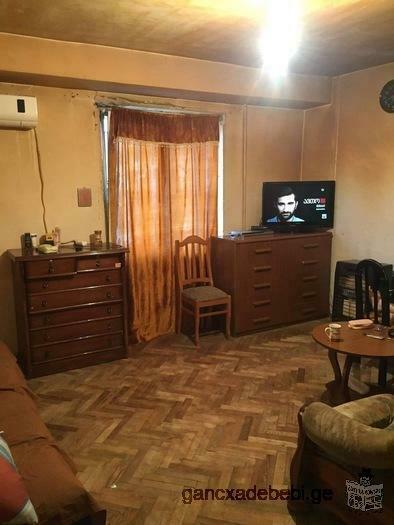 Продаю просторную 3-х комнатную квартиру в центре Тбилиси