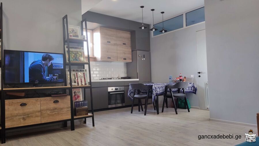 Продуется уютная квартира ново построенном в 12-ти этажном доме, в Тбилиси, на XII этаже.
