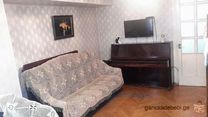 СРОЧНО ПРОДАЕТСЯ 4х комнатная квартира в центре Тбилиси