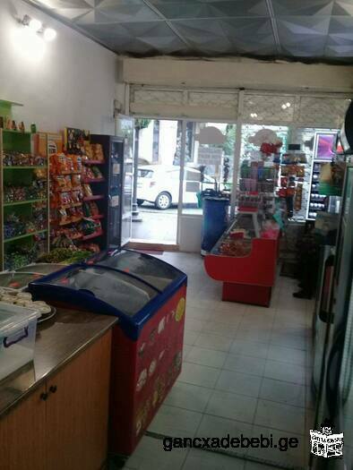 Сдается действующий продуктовый магазин на торговой улице в старом Ватуми, ул. Звиад Гамсахурдиа 43.