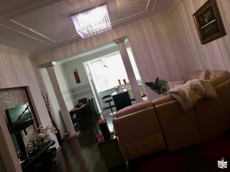Сдается трехкомнатная квартира на Фикрис Гора, Цена 1500 долларов.