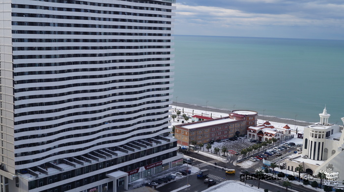 Сдам свою 2-комн квартиру на 21-м этаже с видом на море