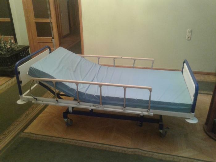 медицинская кровать